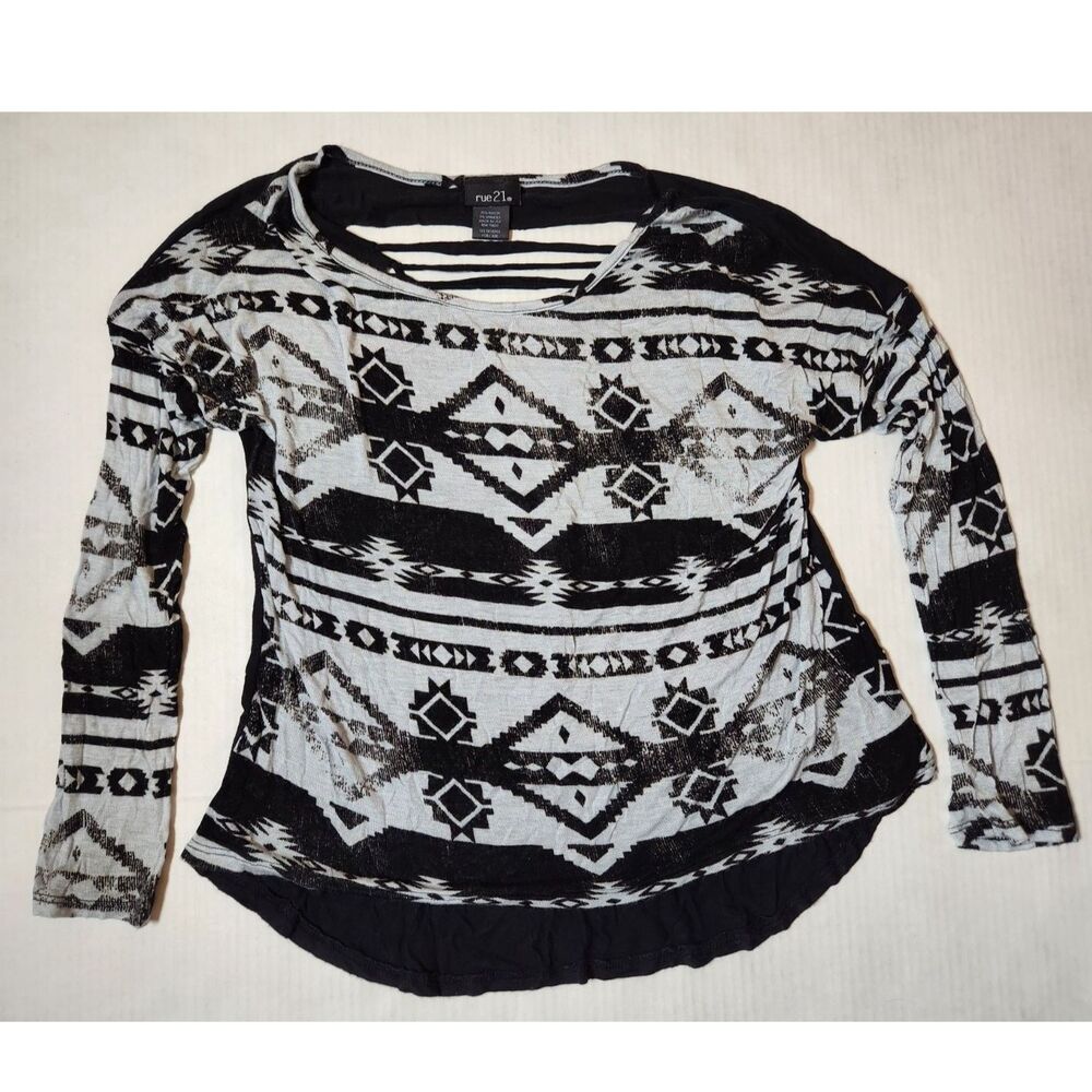 Rue 21 Tribal Graphic Top – Size Small